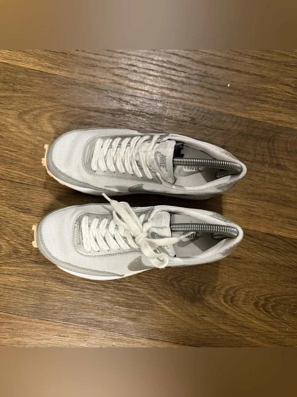 Nike Daybreak Women's Metallic Silver and White  Runner Sneakers Size 6